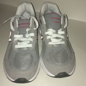 New Balance Misses athletic sneakers Sz 7 no tags